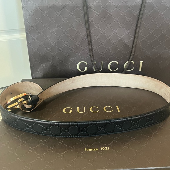 Gucci embossed signature GG embossed leather belt with gold tone GG buckle - Picture 7 of 8